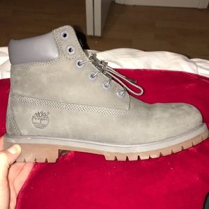 Grey Timberlands